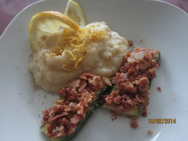 Zucchinischnitzel im Cornflaksmantel mit Sellerie-Kartoffel -Zitronen -Püree - Rezept