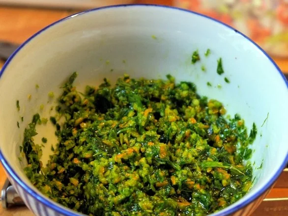 Rezept: Selbstgemachte Fusilli mit Sucuk-Tomatensauce und Orangengremolata Bild Nr. 3 Selbstgemachte Fusilli mit Sucuk-Tomatensauce und Orangengremolata - Rezept - Bild Nr. 3