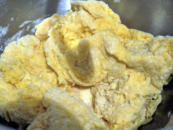 Rezept: Selbstgemachte Fusilli mit Sucuk-Tomatensauce und Orangengremolata Bild Nr. 5 Selbstgemachte Fusilli mit Sucuk-Tomatensauce und Orangengremolata - Rezept - Bild Nr. 5