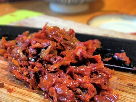 Rezept: Selbstgemachte Fusilli mit Sucuk-Tomatensauce und Orangengremolata Bild Nr. 7 Selbstgemachte Fusilli mit Sucuk-Tomatensauce und Orangengremolata - Rezept - Bild Nr. 7