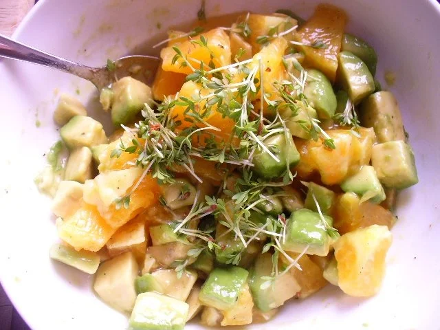 Rezept: Lachsfilet auf marinierten Avocadoscheiben, Avocado-Orangensalat und Pommes frites Bild Nr. 7 Lachsfilet auf marinierten Avocadoscheiben, Avocado-Orangensalat und Pommes frites - Rezept - Bild Nr. 7