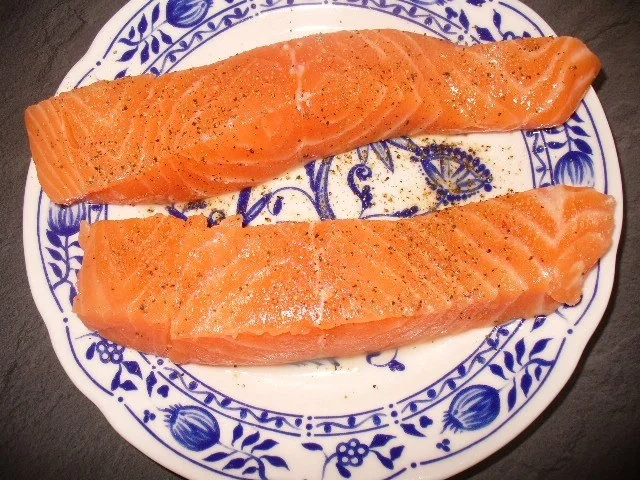 Rezept: Lachsfilet auf marinierten Avocadoscheiben, Avocado-Orangensalat und Pommes frites Bild Nr. 10 Lachsfilet auf marinierten Avocadoscheiben, Avocado-Orangensalat und Pommes frites - Rezept - Bild Nr. 10