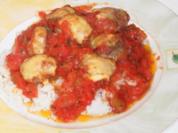 Hackbällchen mit Käse überbacken in Tomatensauce - Rezept