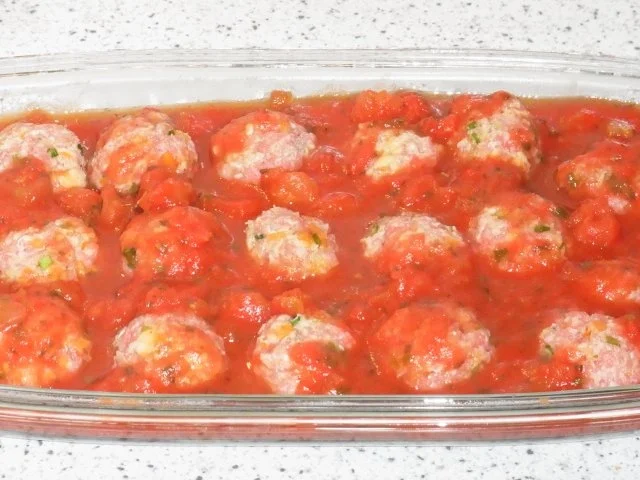 Rezept: Hackbällchen mit Käse überbacken in Tomatensauce Bild Nr. 4 Hackbällchen mit Käse überbacken in Tomatensauce - Rezept - Bild Nr. 4