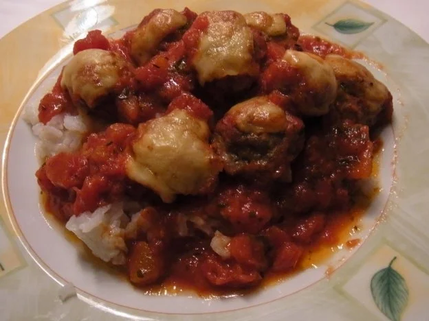 Rezept: Hackbällchen mit Käse überbacken in Tomatensauce Bild Nr. 10 Hackbällchen mit Käse überbacken in Tomatensauce - Rezept - Bild Nr. 10