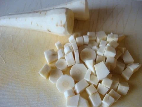 Pastinaken-Topinamburcremesuppe mit Chips - Rezept - Bild Nr. 4