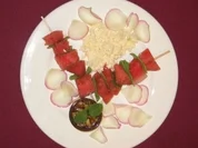 Wassermelone mal anders - mit Schafskäse und Walnuss-Honig-Dip - Rezept