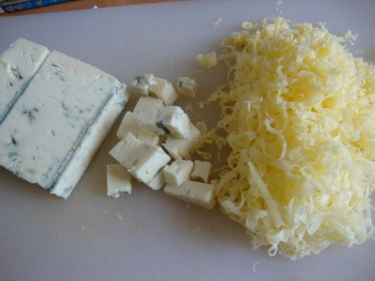 Blauschimmel - Käsesüppchen mit Anchovis, Bacon und Röstbrot - Rezept - Bild Nr. 4