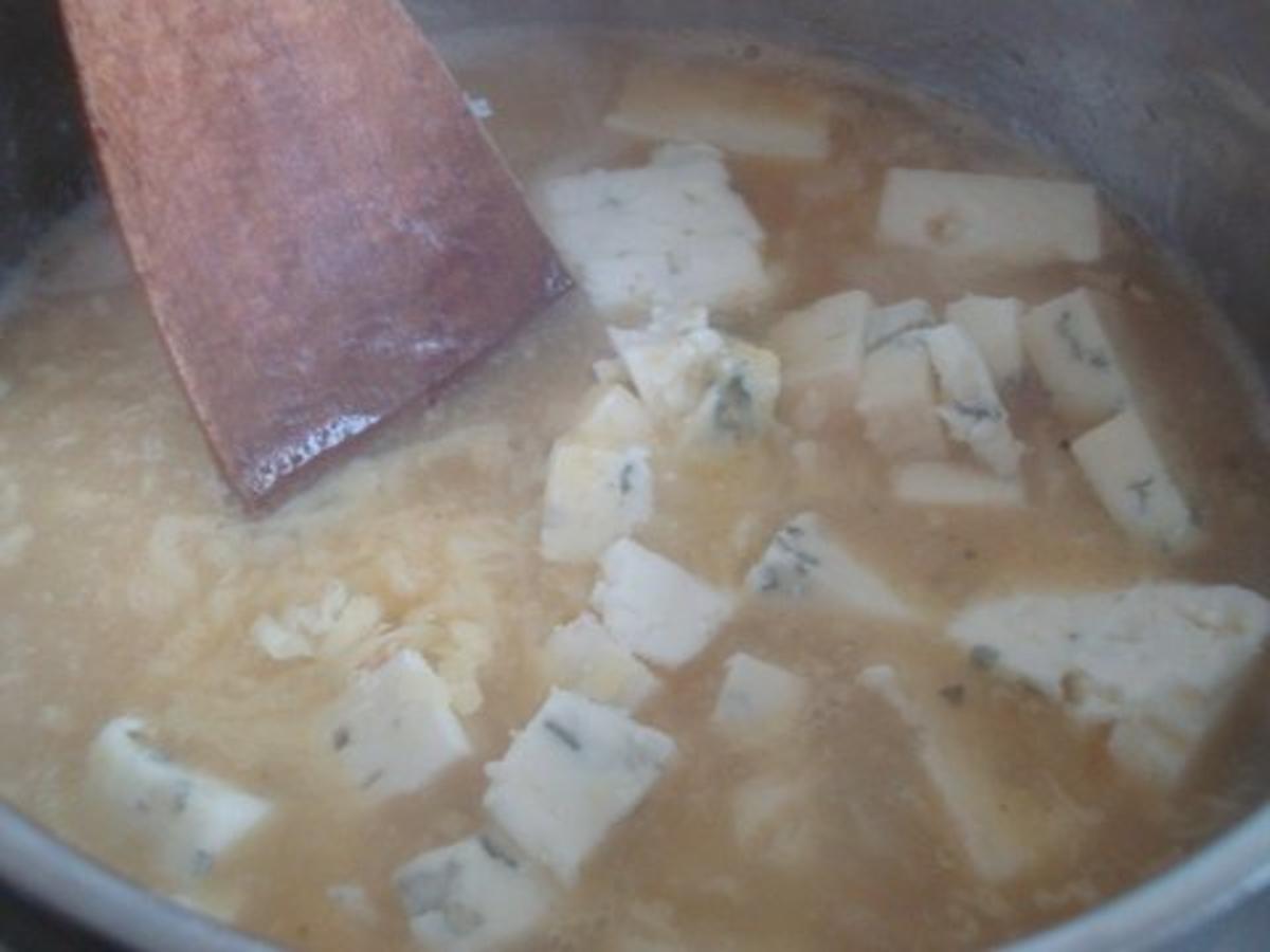 Blauschimmel - Käsesüppchen mit Anchovis, Bacon und Röstbrot - Rezept - Bild Nr. 9
