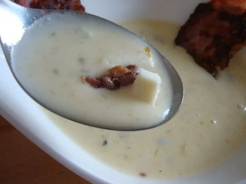 Rezept: Blauschimmel - Käsesüppchen mit Anchovis, Bacon und Röstbrot Bild Nr. 12 Blauschimmel - Käsesüppchen mit Anchovis, Bacon und Röstbrot - Rezept - Bild Nr. 12