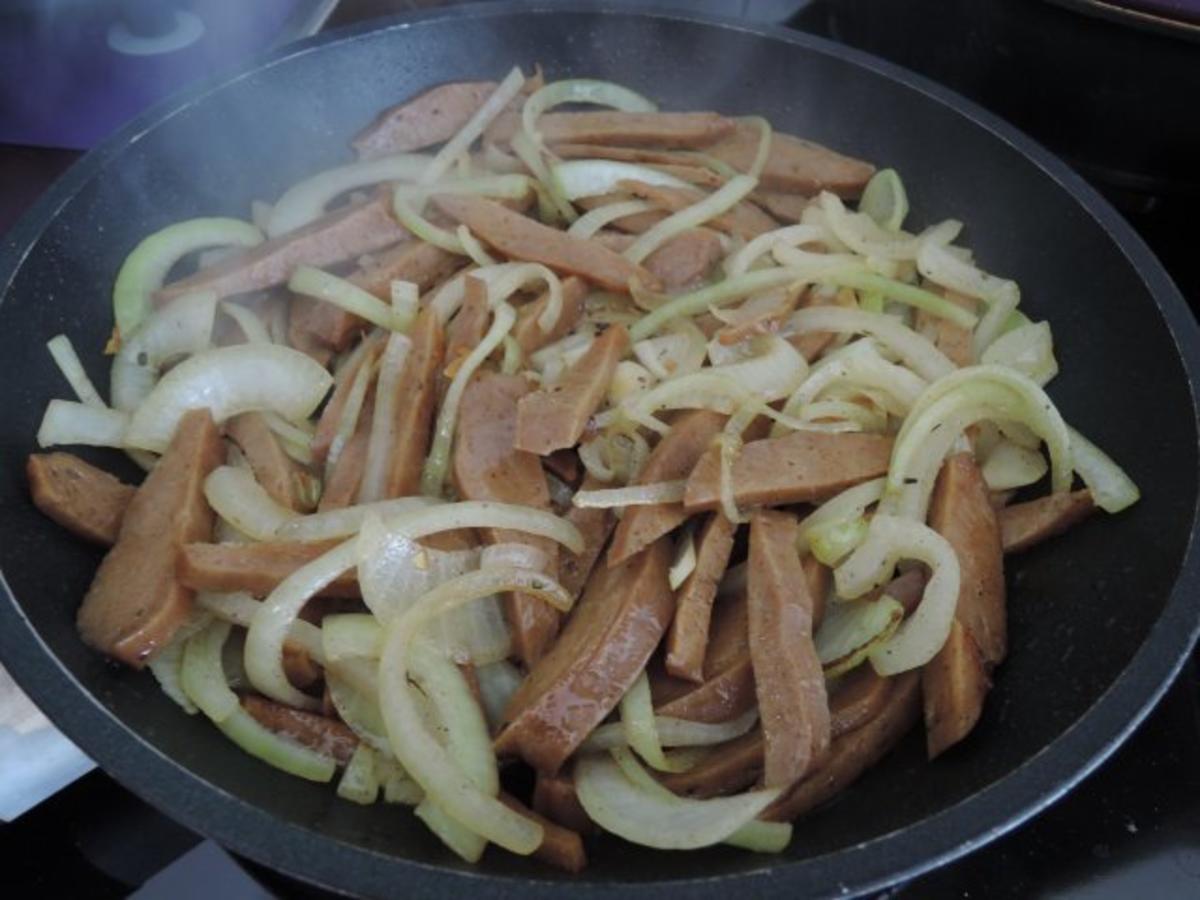 Vegan : Veggi Zwiebel Gyros mit Karotten Sauerkraut dazu Kartoffeln ...