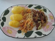 Vegan : Veggi - Zwiebel - Gyros mit Karotten - Sauerkraut dazu Kartoffeln - Rezept