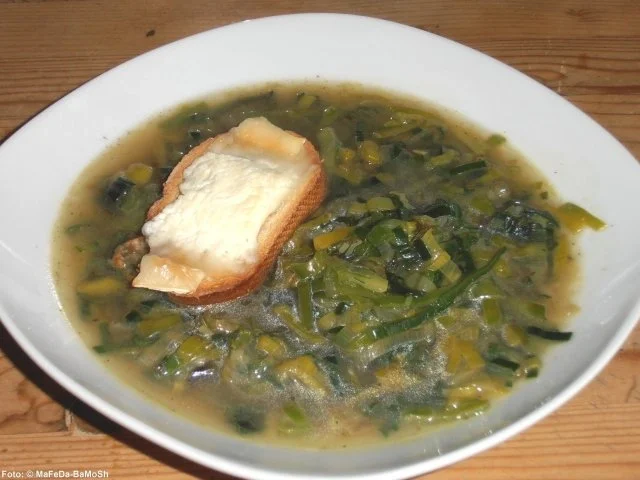 Lauchsuppe mit Ziegenkäse-Baguette - Rezept