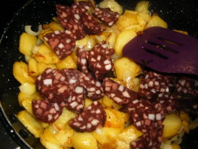 Rezept: Bratkartoffel-Blutwurstpfanne Bild Nr. 5 Bratkartoffel-Blutwurstpfanne - Rezept - Bild Nr. 5