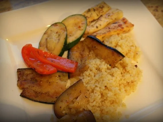 Halloumi mit Gemüse und Couscous - Rezept