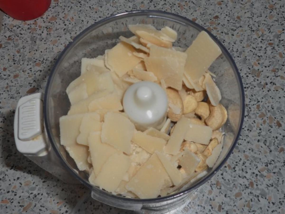 Ofengerichte: Überbackener Leberkäse mit einer Käse-Nuss-Haube auf Kartoffel-Gemüsepüree - Rezept - Bild Nr. 5