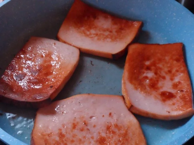 Ofengerichte: Überbackener Leberkäse mit einer Käse-Nuss-Haube auf Kartoffel-Gemüsepüree - Rezept - Bild Nr. 3