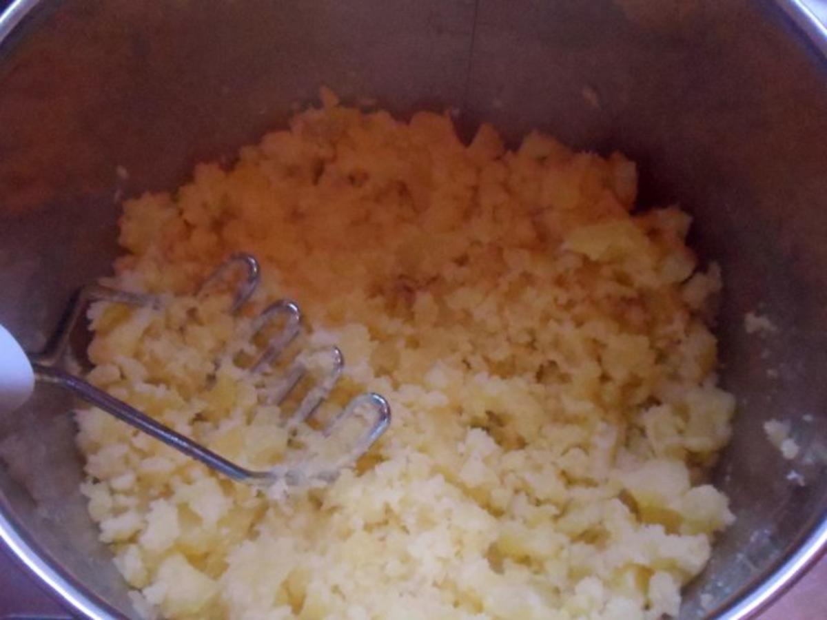 Ofengerichte: Überbackener Leberkäse mit einer Käse-Nuss-Haube auf Kartoffel-Gemüsepüree - Rezept - Bild Nr. 9