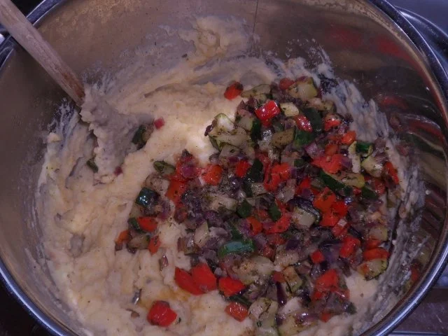 Ofengerichte: Überbackener Leberkäse mit einer Käse-Nuss-Haube auf Kartoffel-Gemüsepüree - Rezept - Bild Nr. 11