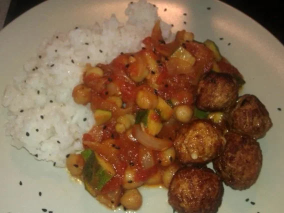 Tinisches :-) Kichererbsencurry mit Valessbällchen - Rezept