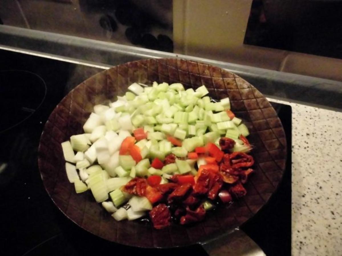 Skrei auch Winterkabeljau genannt auf Gemüsespiegel mit Kartoffelwürfeln - Rezept - Bild Nr. 4