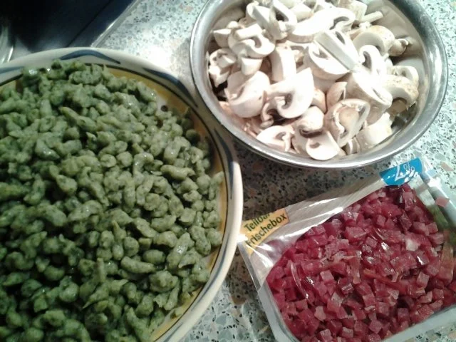 Rezept: Spinatspätzle mit Pilzen Bild Nr. 2 Spinatspätzle mit Pilzen - Rezept - Bild Nr. 2