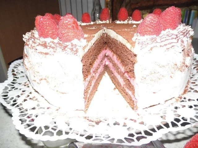 Himbeertorte mit dunklem Boden - Rezept