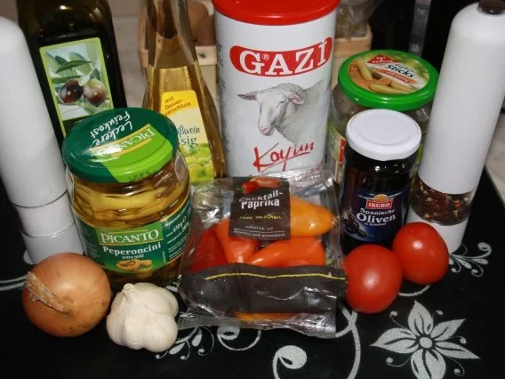 Rezept: Griechischer Salat mit Schafskäse - Paprika und Oliven Bild Nr. 2 Griechischer Salat mit Schafskäse - Paprika und Oliven - Rezept - Bild Nr. 2