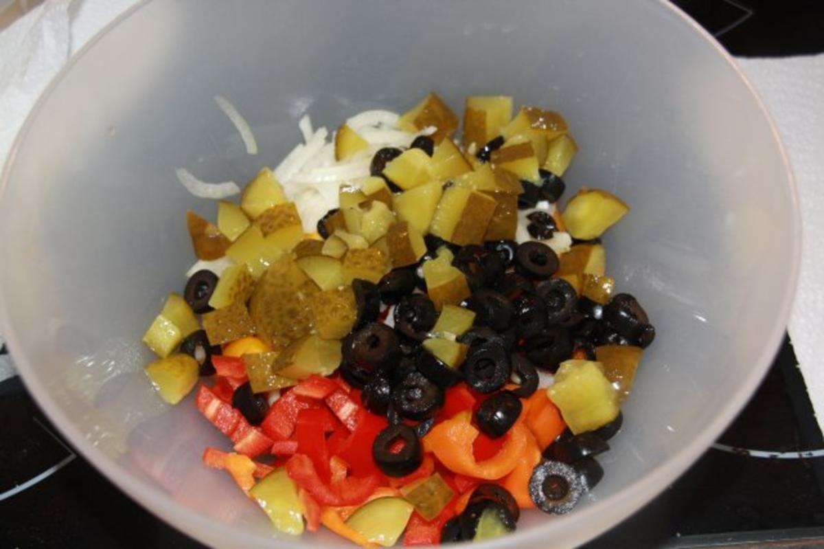 Griechischer Salat mit Schafskäse - Paprika und Oliven - Rezept - Bild Nr. 6