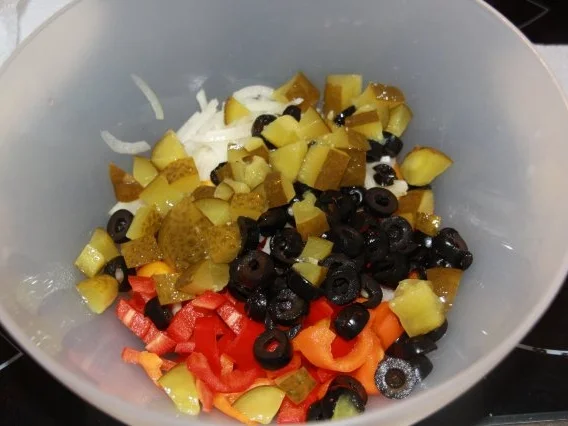 Rezept: Griechischer Salat mit Schafskäse - Paprika und Oliven Bild Nr. 6 Griechischer Salat mit Schafskäse - Paprika und Oliven - Rezept - Bild Nr. 6