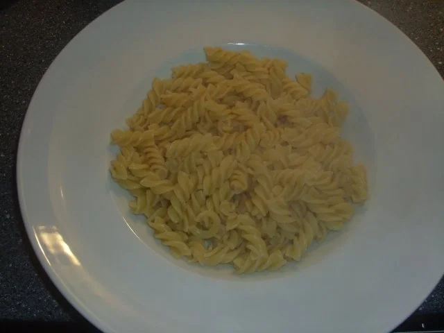 Pasta mit Spinat-Gorgonzola und gerösteten Pinienkernen - Rezept - Bild Nr. 5