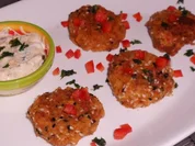 Fingerfood: Kichererbsen-Paprika-Plätzchen mit einem Curry-Mango-Dip - Rezept