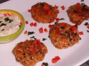 Fingerfood: Kichererbsen-Paprika-Plätzchen mit einem Curry-Mango-Dip - Rezept