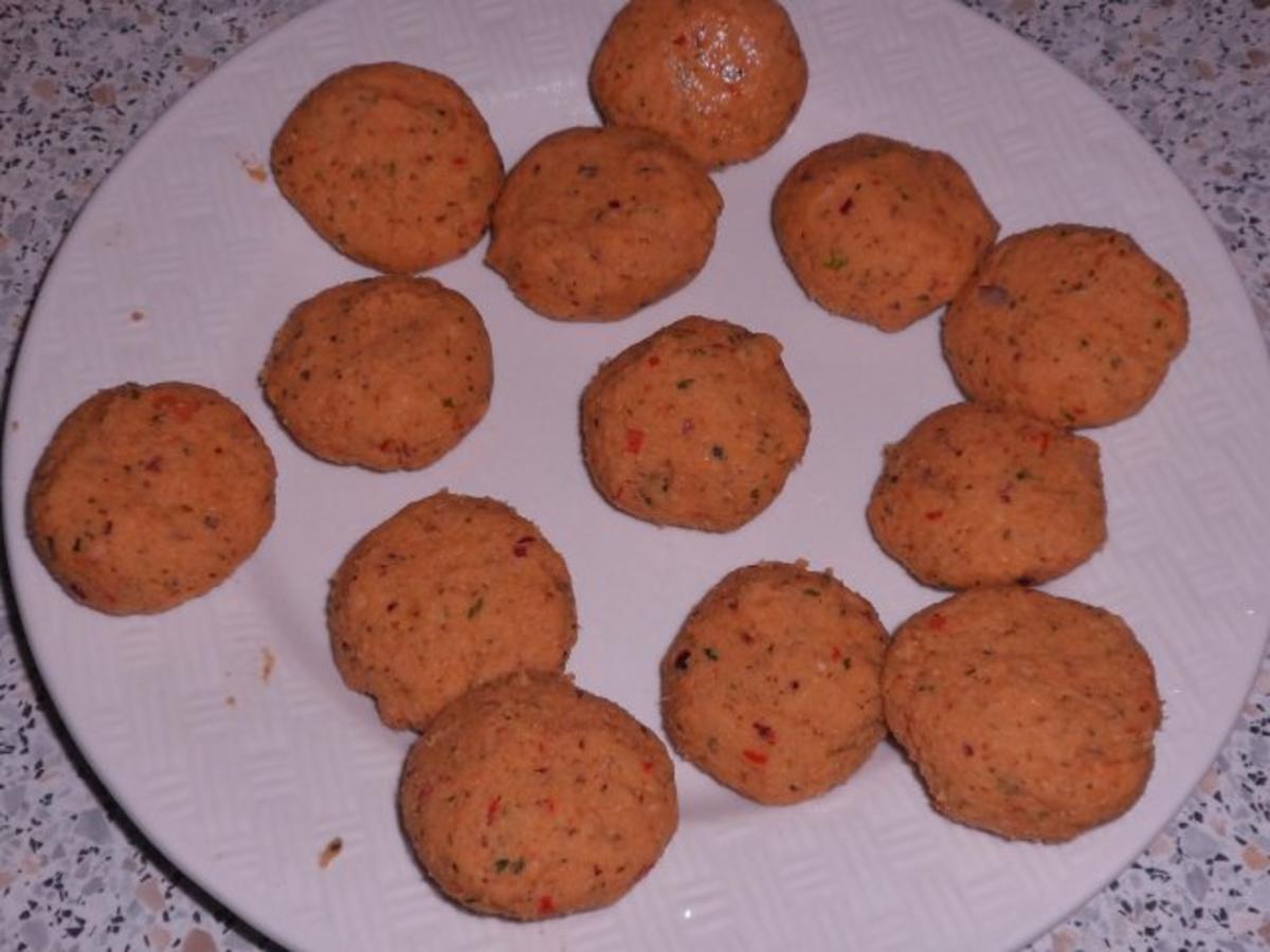 Fingerfood: Kichererbsen-Paprika-Plätzchen mit einem Curry-Mango-Dip - Rezept - Bild Nr. 7