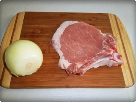 Zwiebel – Kartoffelscheiben mit Schweinekoteletts. - Rezept - Bild Nr. 5