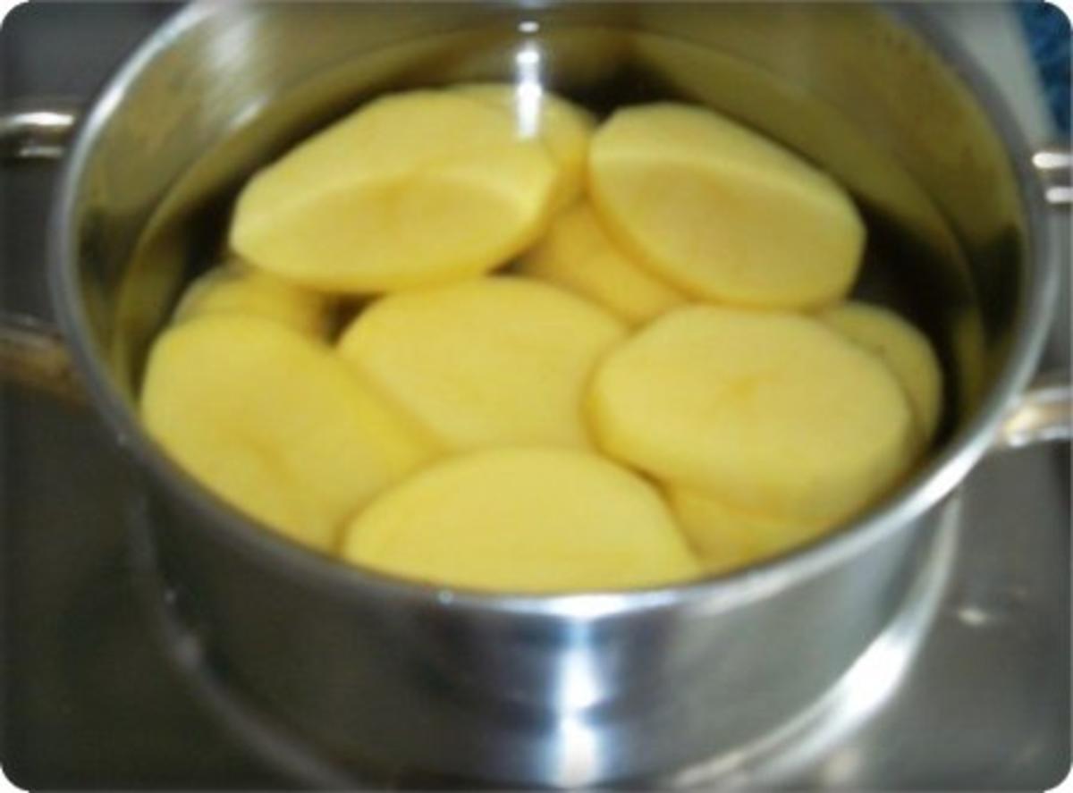 Zwiebel – Kartoffelscheiben mit Schweinekoteletts. - Rezept - Bild Nr. 14