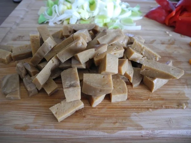 Vegan : Bunter Seitan - Reissalat mit Feldsalat - Rezept - Bild Nr. 3