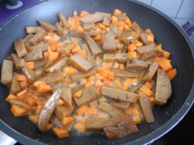 Vegan : Bunter Seitan - Reissalat mit Feldsalat - Rezept - Bild Nr. 10