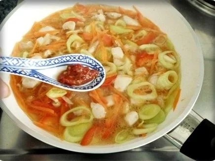 Indonesische Glasnudelsuppe mit Hähnchenfleisch - Rezept - Bild Nr. 17
