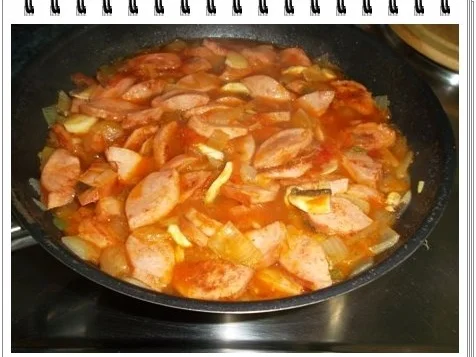 Rezept: Pikantes Wurstgulasch mit Kartoffeln Bild Nr. 14 Pikantes Wurstgulasch mit Kartoffeln - Rezept - Bild Nr. 14