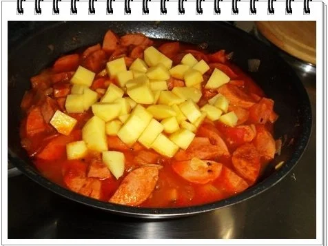 Rezept: Pikantes Wurstgulasch mit Kartoffeln Bild Nr. 16 Pikantes Wurstgulasch mit Kartoffeln - Rezept - Bild Nr. 16