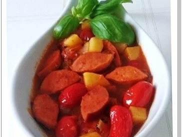 Rezept: Pikantes Wurstgulasch mit Kartoffeln Bild Nr. 20 Pikantes Wurstgulasch mit Kartoffeln - Rezept - Bild Nr. 20