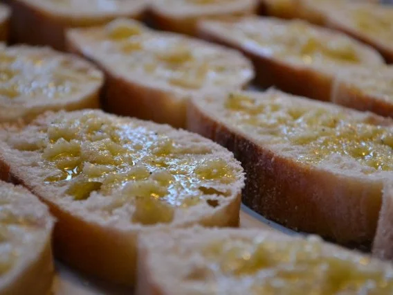 Rezept: Bruschetta mit pikantem Schweinemedaillon Bruschetta mit pikantem Schweinemedaillon - Rezept