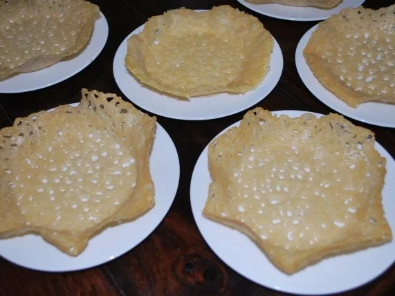 Rezept: Caesar’s Salad im Parmesankörbchen Bild Nr. 3 Caesar’s Salad im Parmesankörbchen - Rezept - Bild Nr. 3