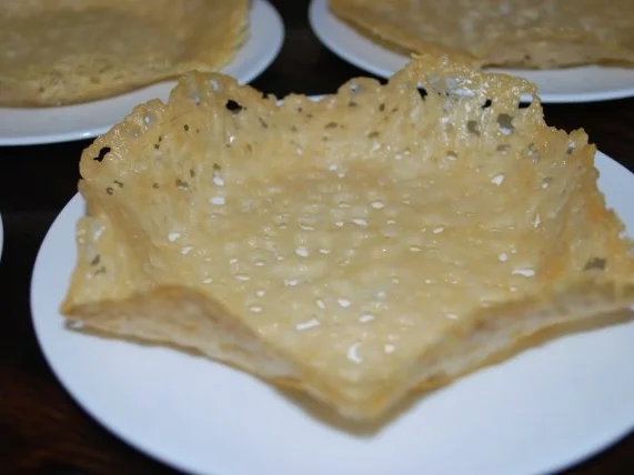 Rezept: Caesar’s Salad im Parmesankörbchen Bild Nr. 2 Caesar’s Salad im Parmesankörbchen - Rezept - Bild Nr. 2