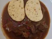 Köstritzer Schwarzbiergulasch - Rezept