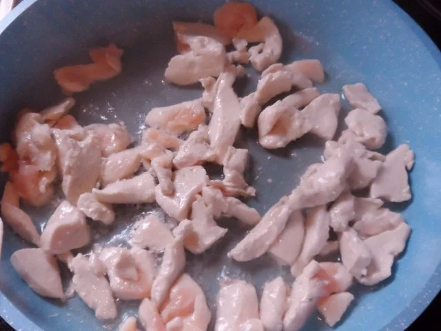 Pfannengerichte: Hähnchenpfanne mit Broccoli und Champignons in Tomaten-Sahne-Soße - Rezept - Bild Nr. 5