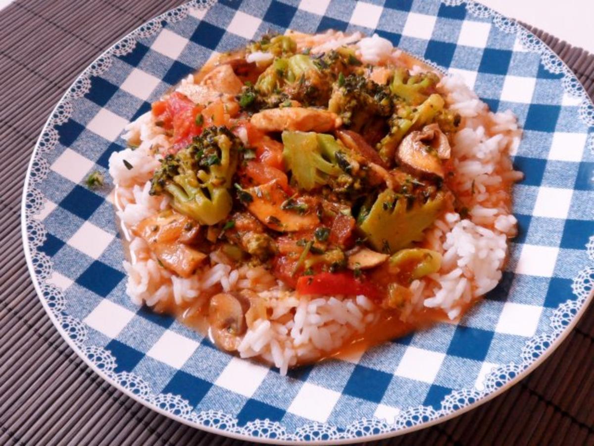 Pfannengerichte: Hähnchenpfanne mit Broccoli und Champignons in Tomaten-Sahne-Soße - Rezept - Bild Nr. 10