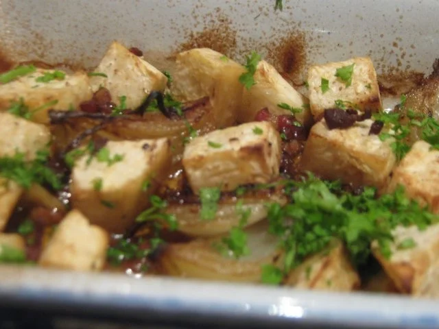 Lachsfilet mit geschmortem Sellerie, Zwiebeln und Speck - Rezept - Bild Nr. 3