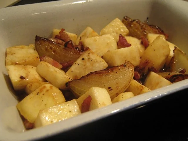 Lachsfilet mit geschmortem Sellerie, Zwiebeln und Speck - Rezept - Bild Nr. 5